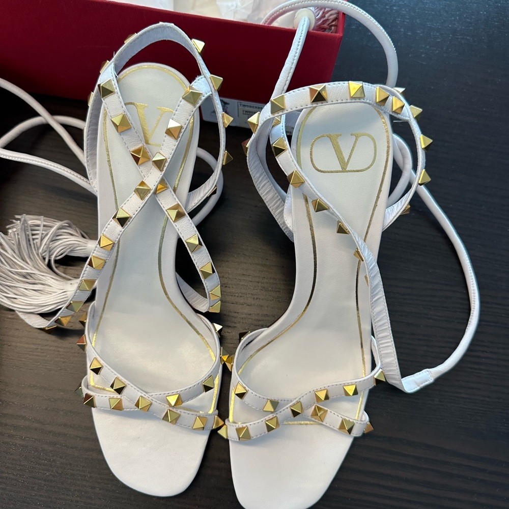 Brand new lace up shoes